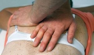 Chirotherapie Behandlung am Rücken